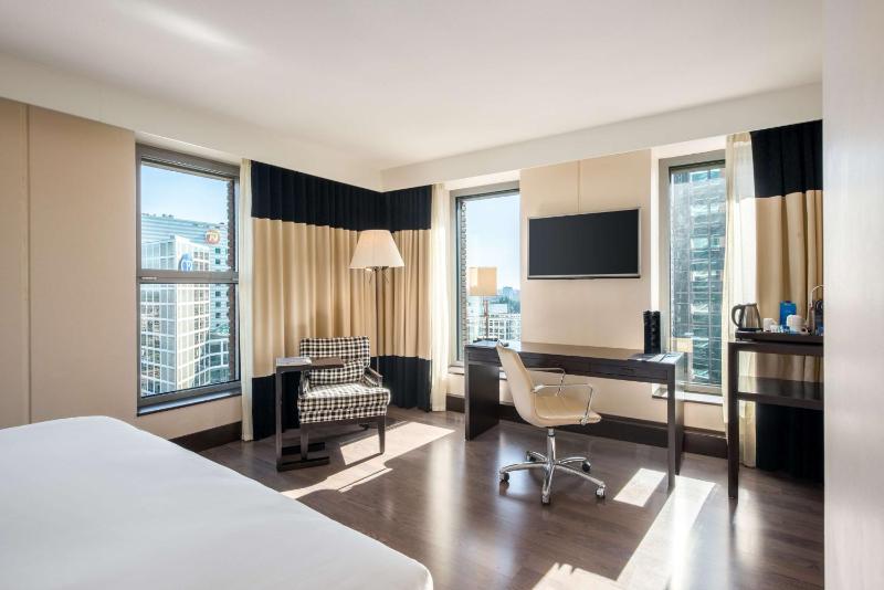 Standard Double or Twin Room image 4