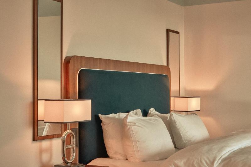 Suite Oceanfront with Balcony image 1