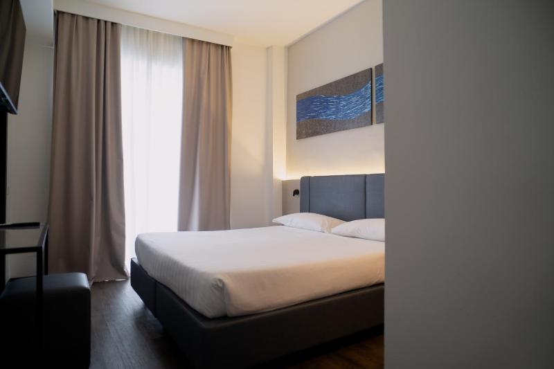 Double or Twin Room image 4