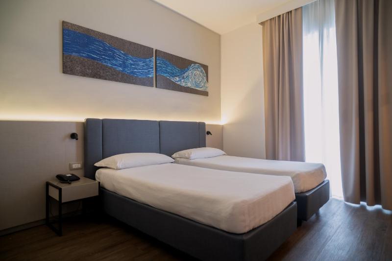 Double or Twin Room image 3