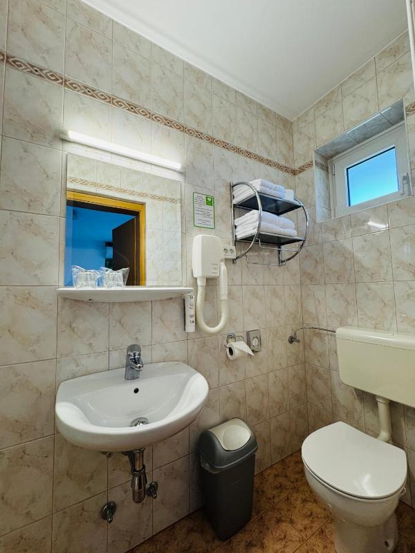 Triple Room with Balcony image 3