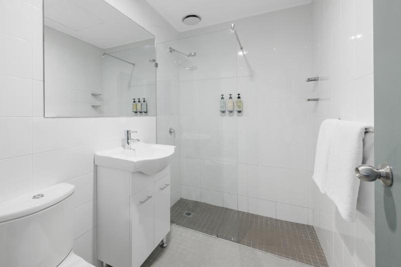 Standard Queen Room image 1