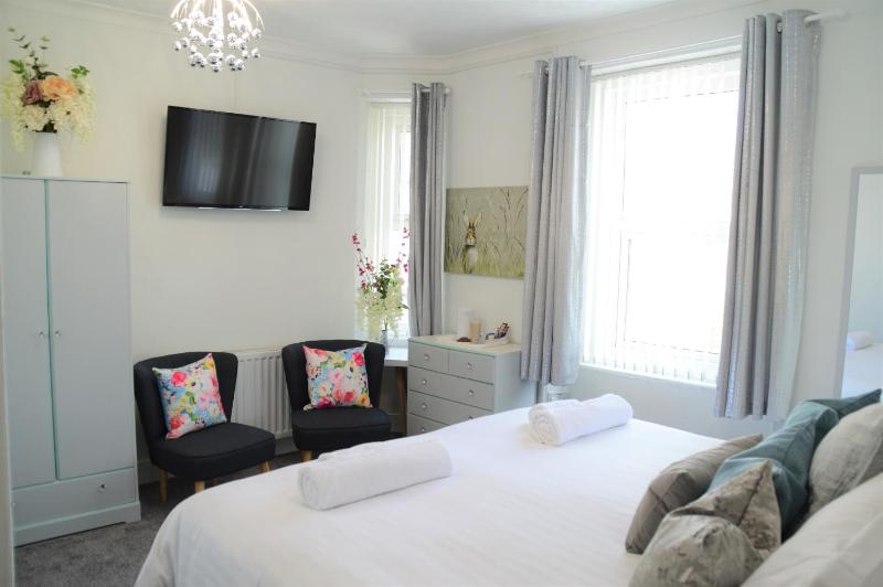 Superior Twin Room image 1
