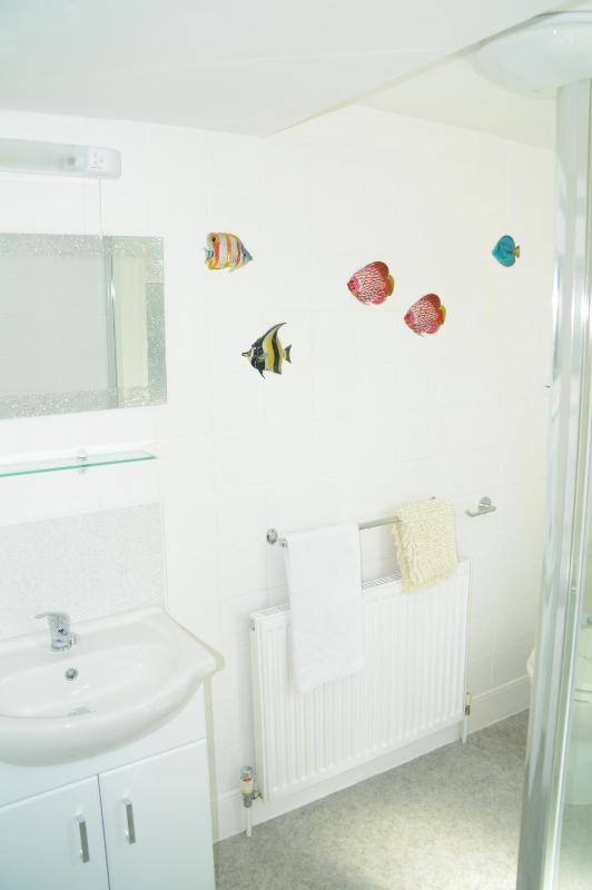 Twin Room with Private Bathroom image 1