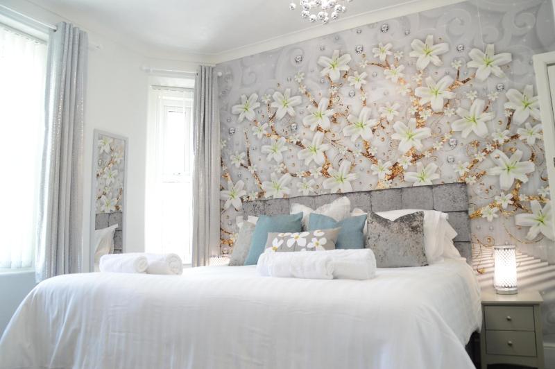 Superior Twin Room image 4