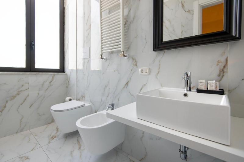 Economy Double Room image 3