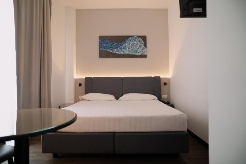 Superior Family Room image 1