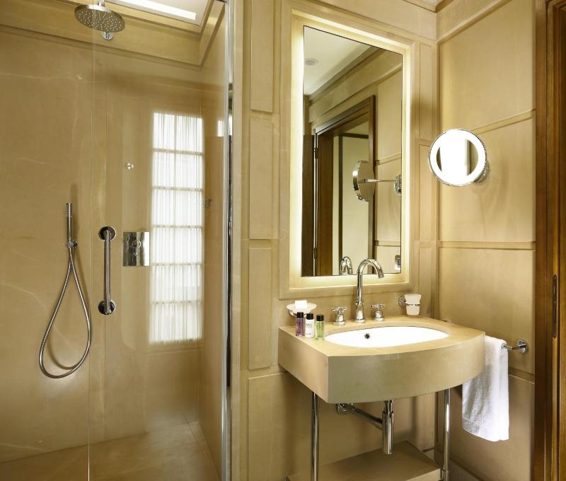 Superior Double or Twin Room image 4