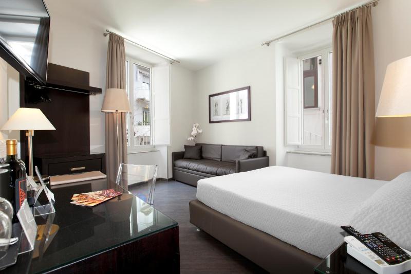 Classic Double or Twin Room image 4