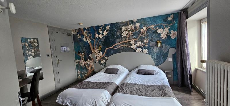 Standard Twin Room image 1