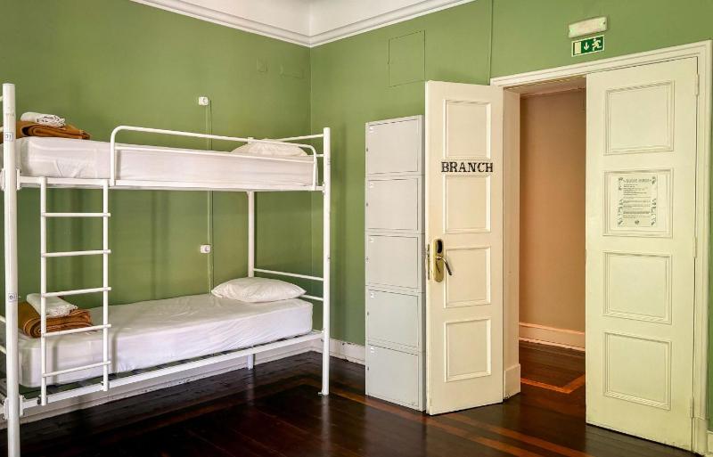 Bed in 10-Bed Mixed Dormitory Room image 2