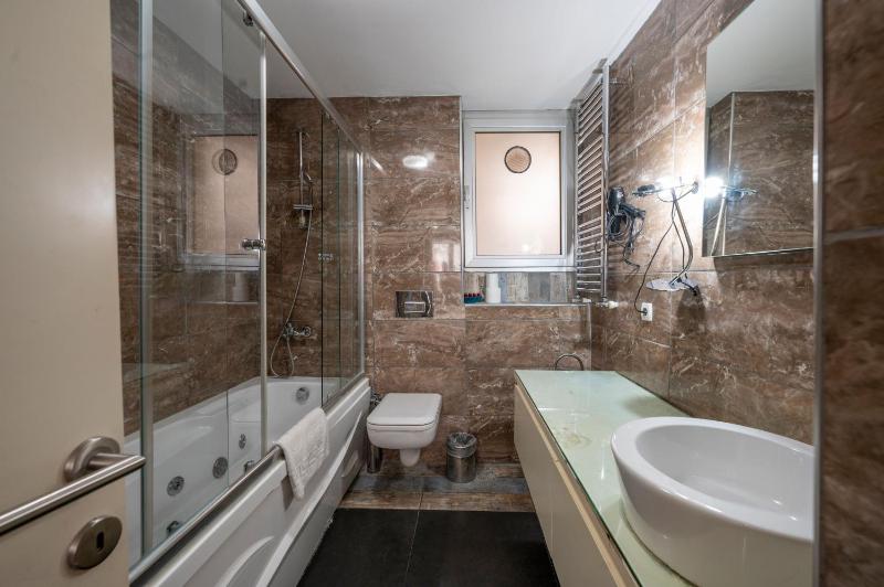Double Room with Private Bathroom image 2