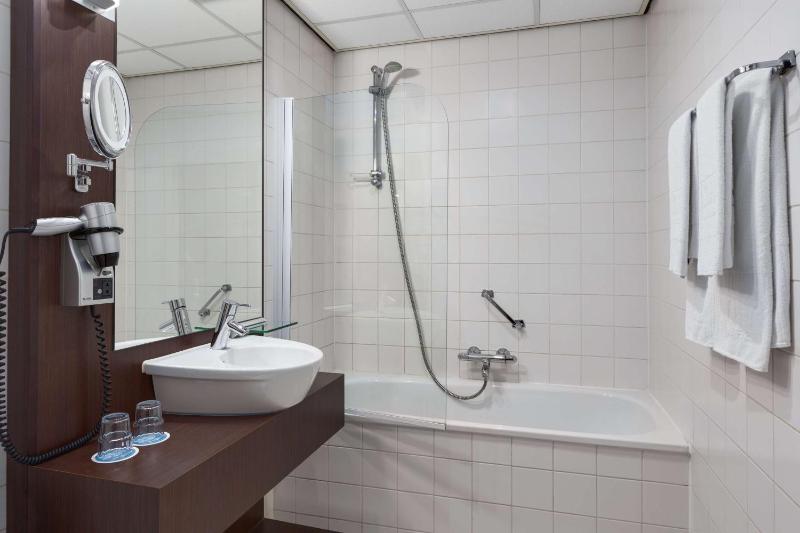 Standard Single Room image 3