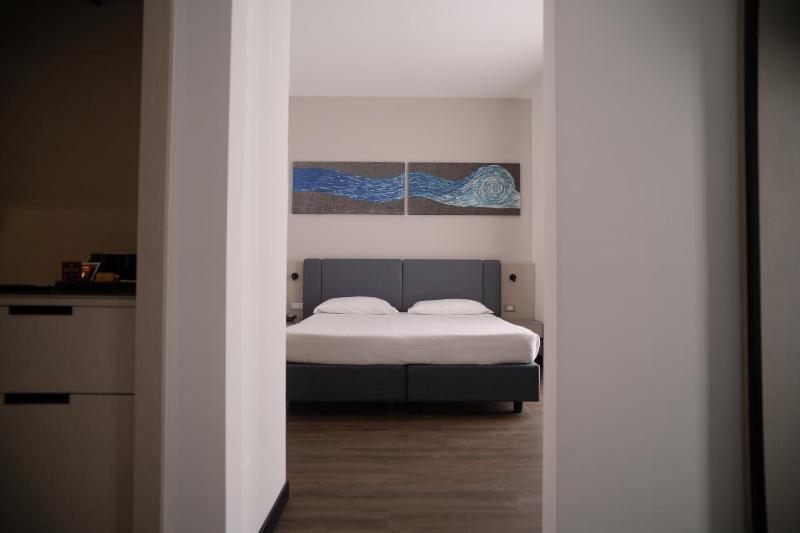 Business Double Room image 3