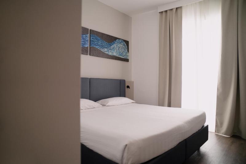 Business Double Room image 2