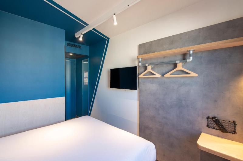 Standard Double Room image 4