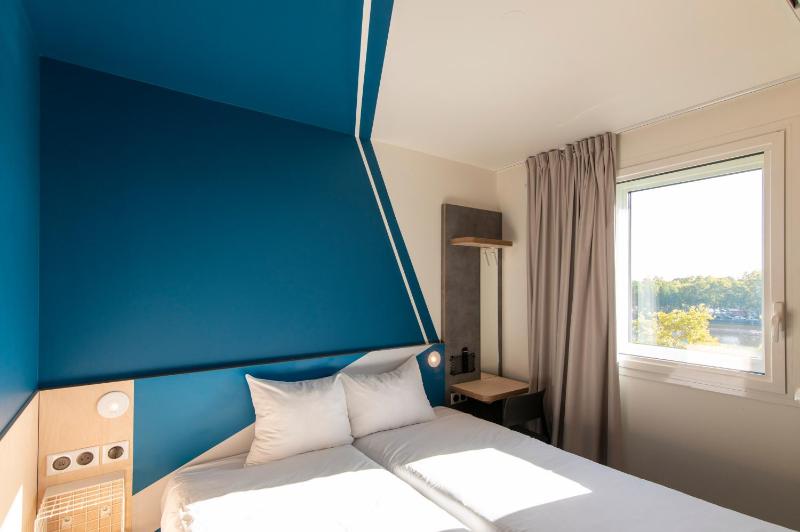 Twin Room image 3