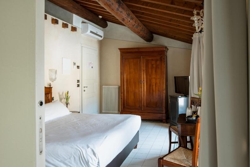  Standard Double Room image 3