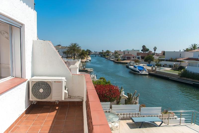 WELCS CASA 242 EMP con terraza y acceso al muelle - image 16