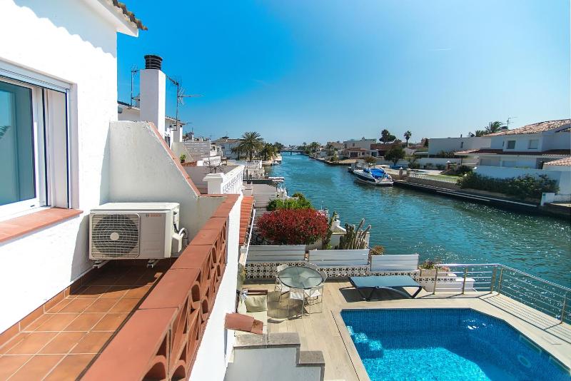 WELCS CASA 242 EMP con terraza y acceso al muelle - image 24