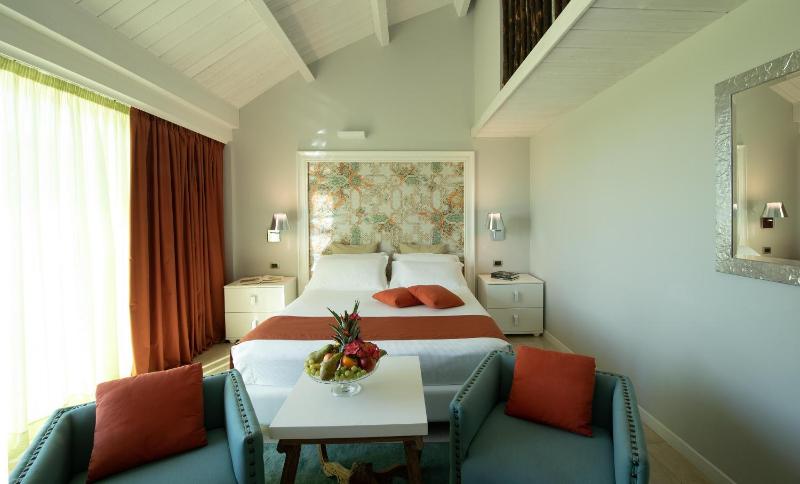 Suite with Spa Bath image 3