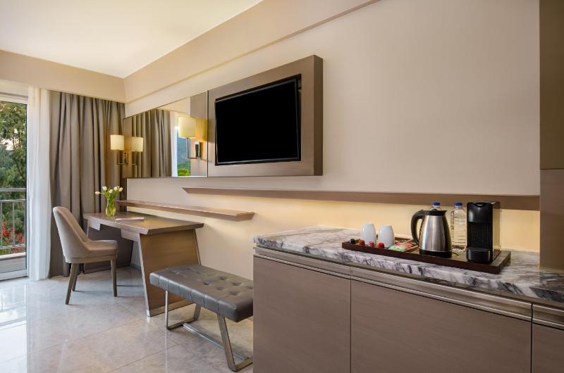 Deluxe Double Room with Sea View image 1