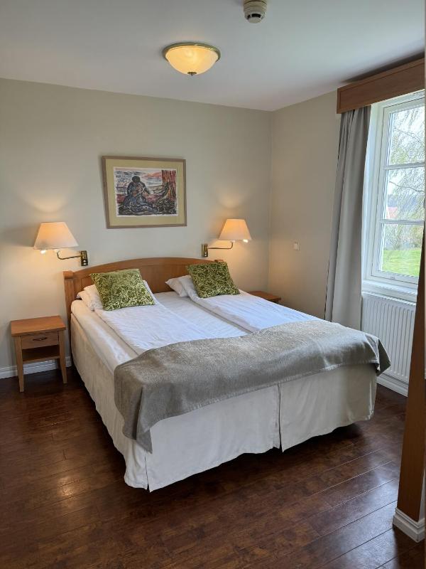Standard Double or Twin Room image 4