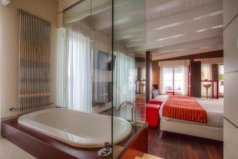 Suite with Sea View image 3