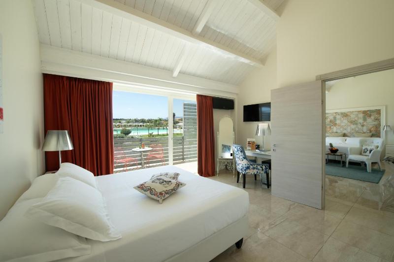 King Suite with Pool View image 3
