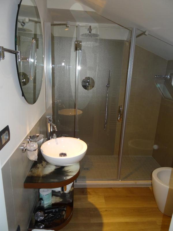 Standard Double or Twin Room image 4