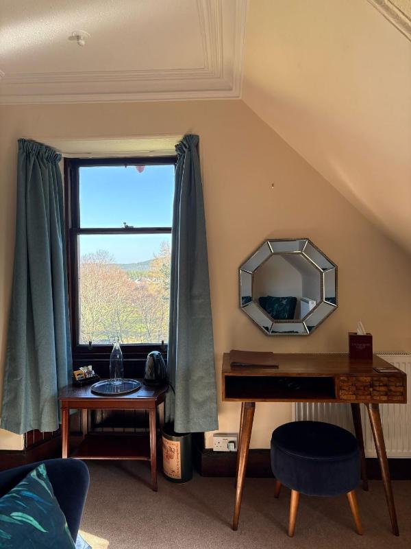 King Room image 3