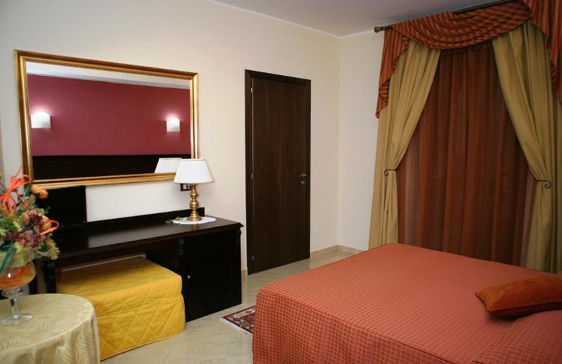 Double or Twin Room image 3