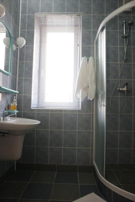 Twin Room image 2