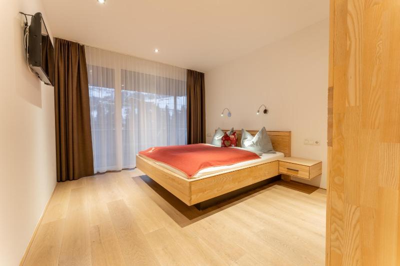 One-Bedroom Apartment image 3