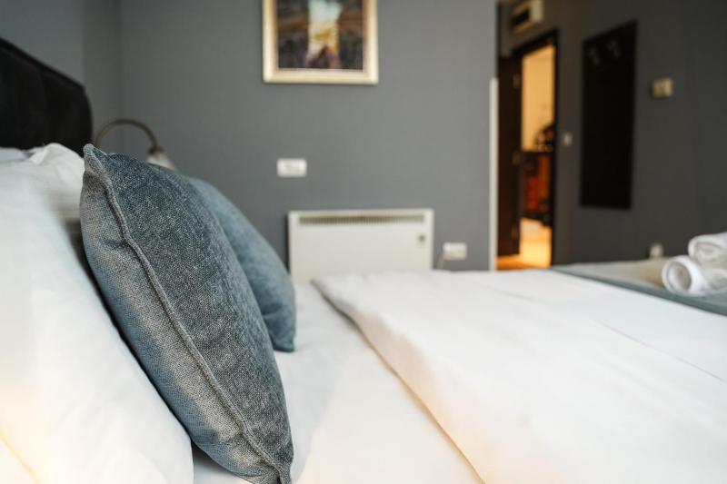 Standard Double Room image 3