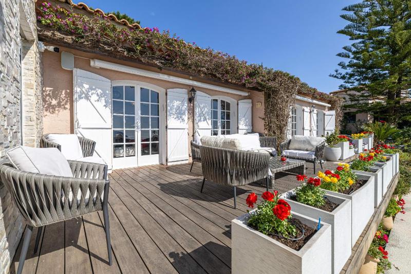 REF 2165- Mandelieu La Napoule- Sea view Villa for rent - image 29