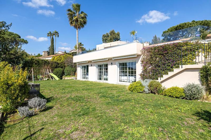 REF 2165- Mandelieu La Napoule- Sea view Villa for rent - image 11