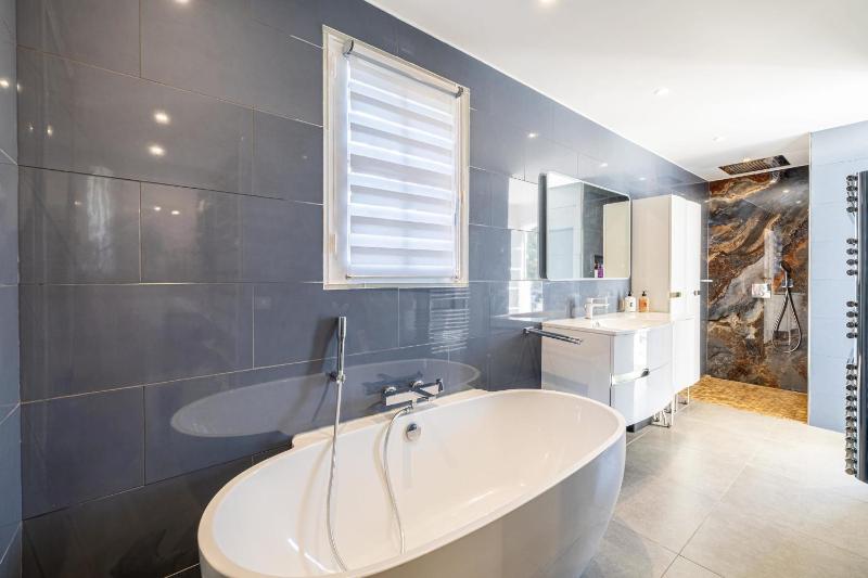 REF 2165- Mandelieu La Napoule- Sea view Villa for rent - image 12