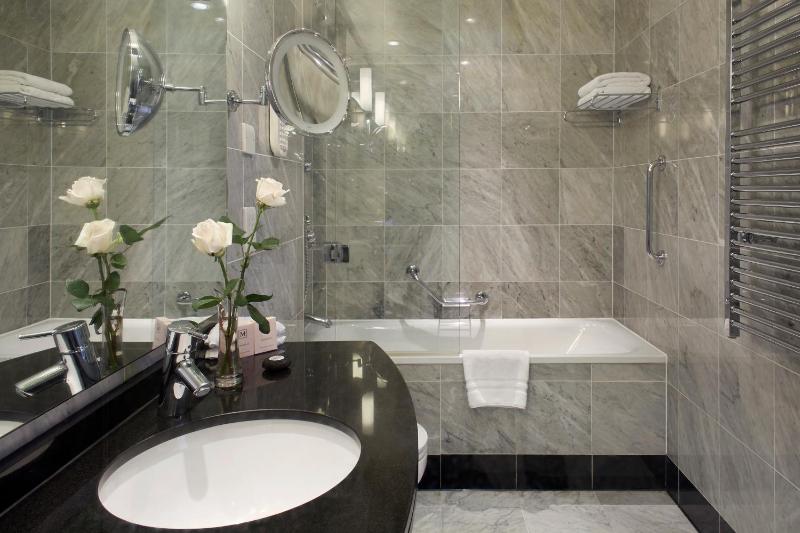 One-Bedroom Suite image 4