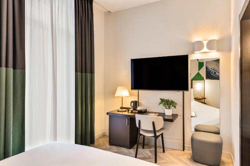 Superior Double Room image 4