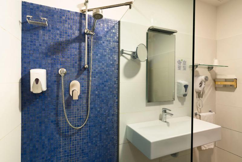 Superior Twin Room image 2
