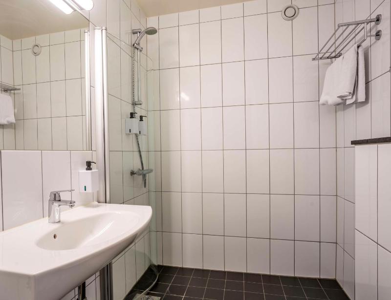 Superior Twin Room image 3