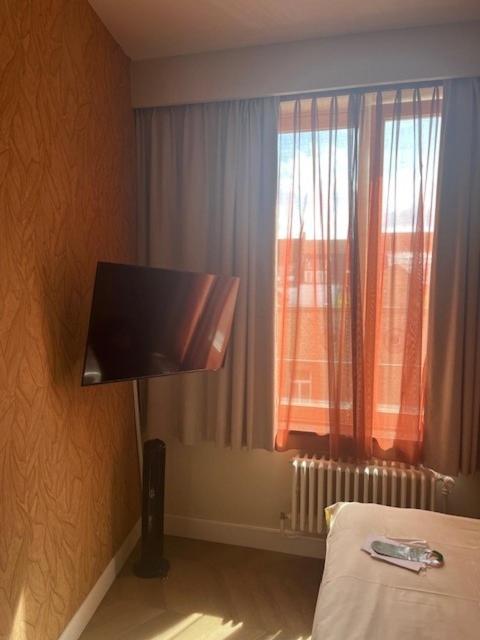 Standard Single Room image 4