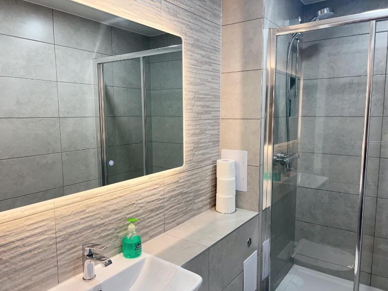 Double Room with Shared Bathroom image 4