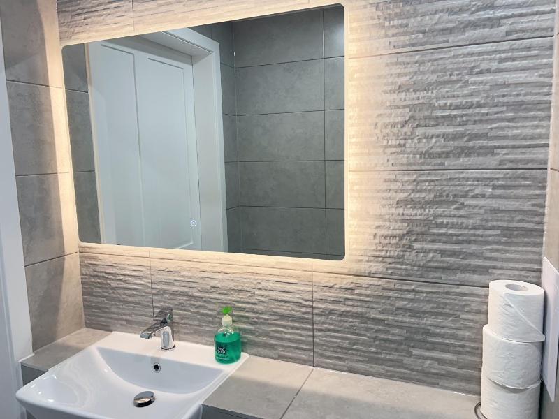 Double Room with Shared Bathroom image 3