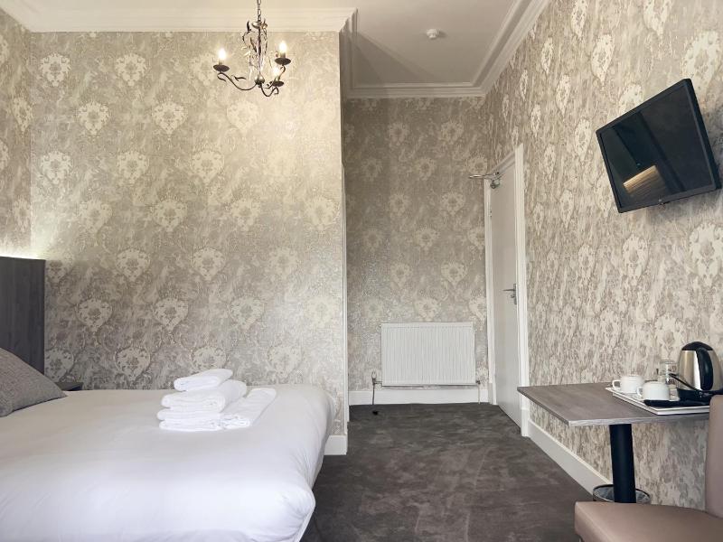 Deluxe Double Room image 4