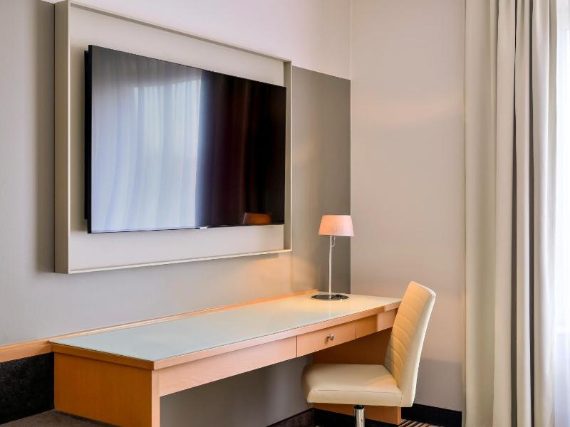 Standard Twin Room image 3