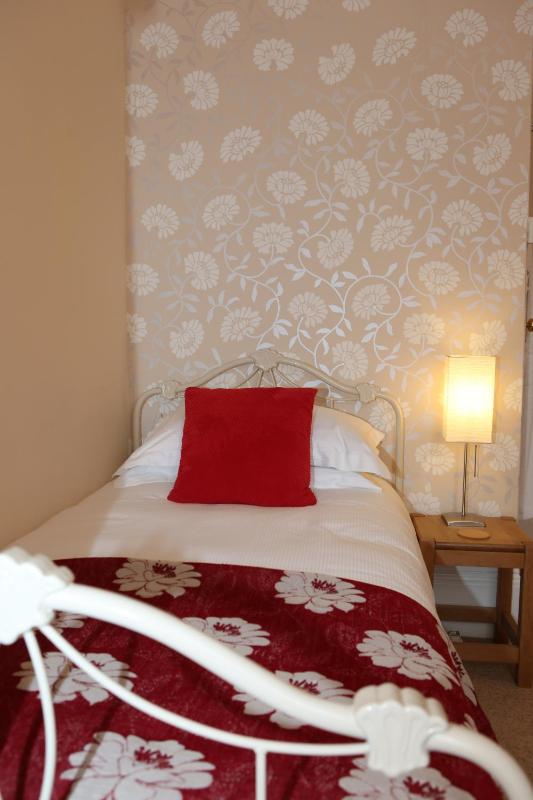 Single Room with Private Bathroom image 4