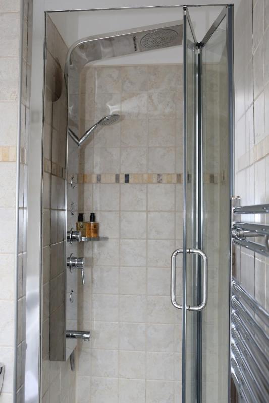 Twin Room with Shower image 1