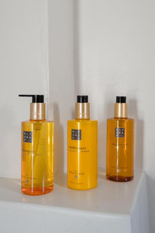 Honeymoon Suite image 2